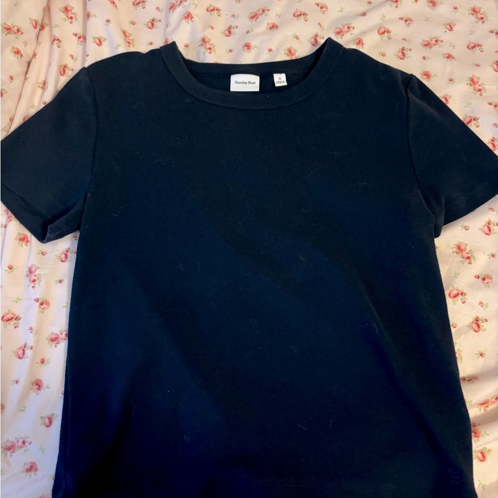 navy blue Aritzia short sleeve tee